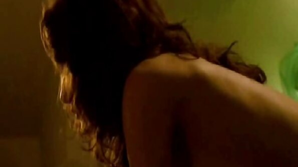 Kinky nykommer Stella May serverer hard kuk i POV